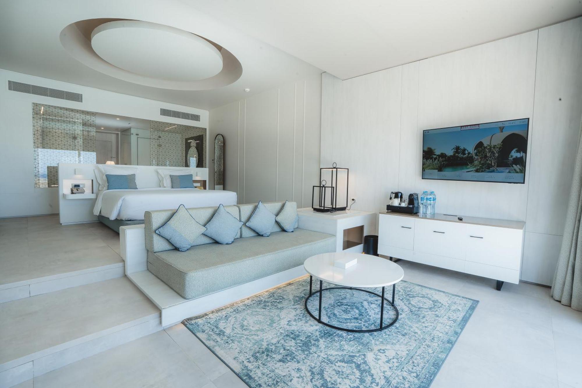 Suite con Accesso Diretto alla Piscina Privata